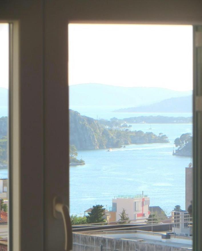 Apartment Simaris - Spacious With Terrace And Sea View شيبينيك المظهر الخارجي الصورة