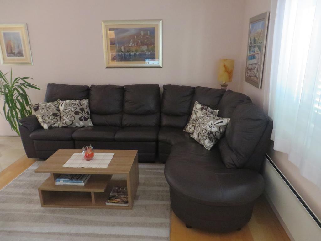 Apartment Simaris - Spacious With Terrace And Sea View شيبينيك المظهر الخارجي الصورة