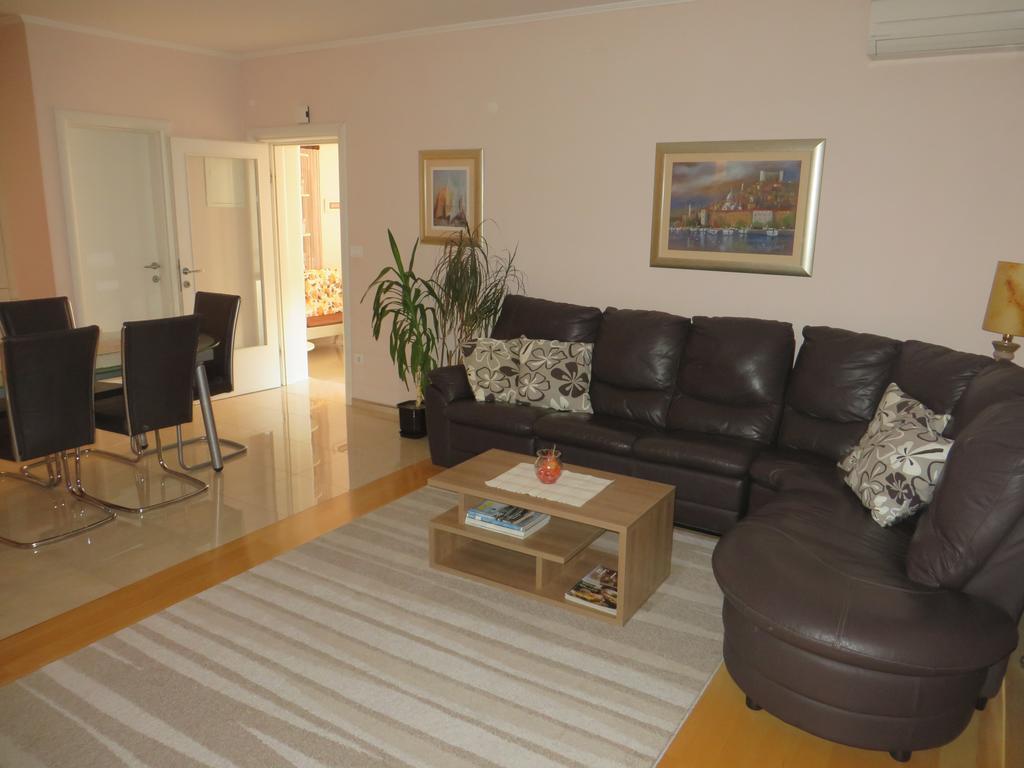 Apartment Simaris - Spacious With Terrace And Sea View شيبينيك المظهر الخارجي الصورة