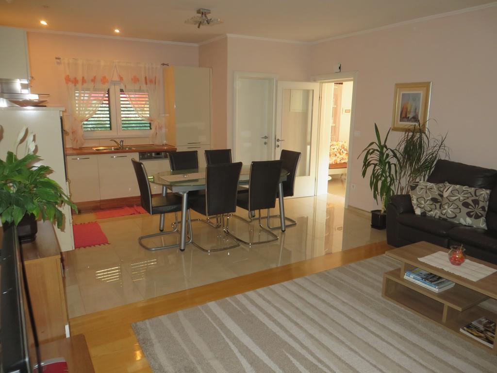 Apartment Simaris - Spacious With Terrace And Sea View شيبينيك المظهر الخارجي الصورة