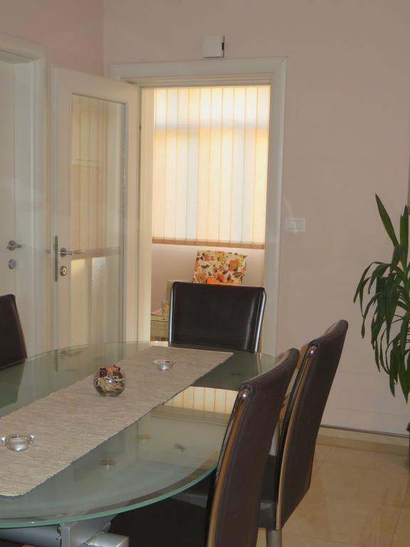 Apartment Simaris - Spacious With Terrace And Sea View شيبينيك المظهر الخارجي الصورة