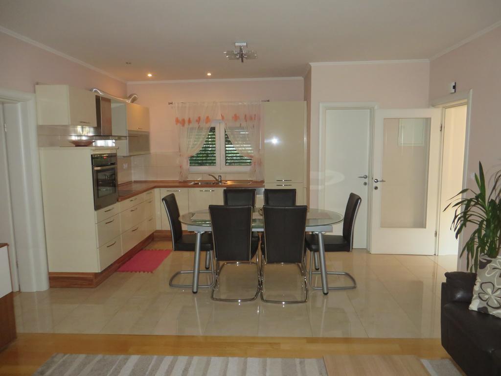 Apartment Simaris - Spacious With Terrace And Sea View شيبينيك المظهر الخارجي الصورة
